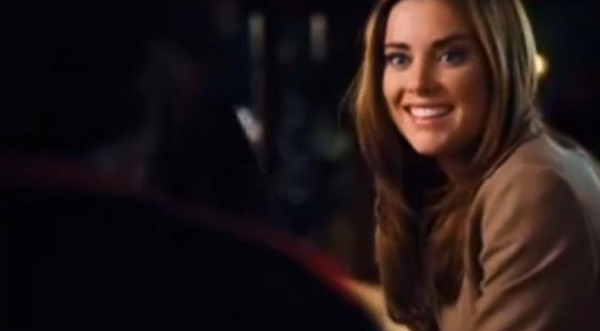 Jessica Stroup | "This Christmas" (2007)