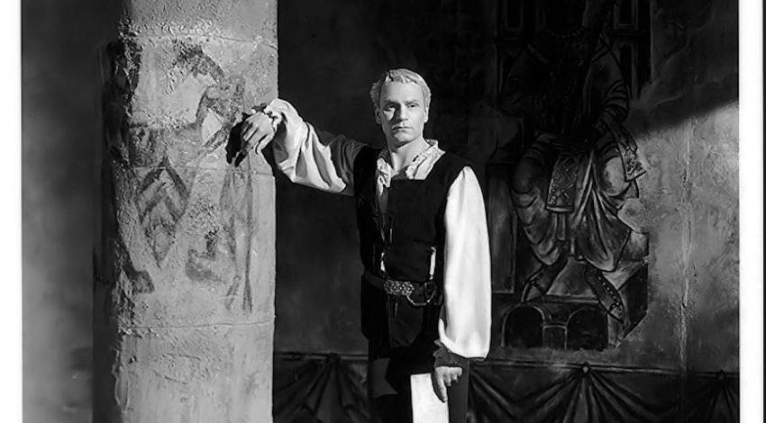 Laurence Olivier | "Hamlet" (1948) *