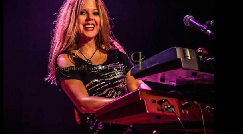 Julie Dolan | Performing Live at Pala Casino (2014) **